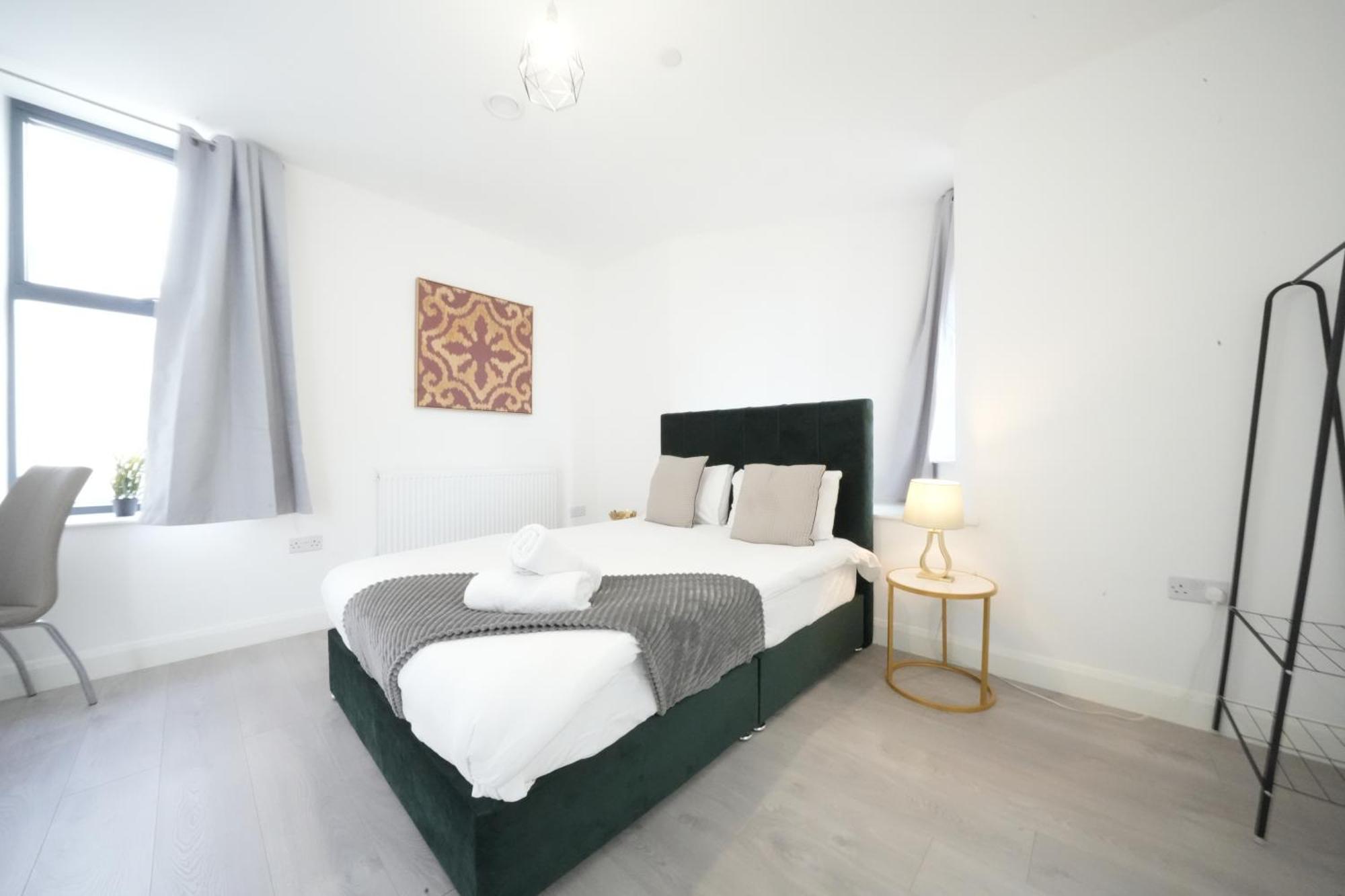 Ealing Broadway Great Stay 7-Minute Walk From The Underground Екстериор снимка