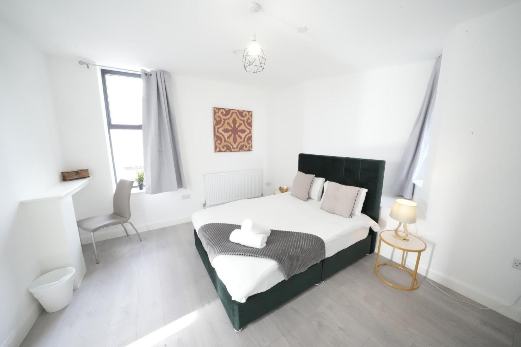 Ealing Broadway Great Stay 7-Minute Walk From The Underground Екстериор снимка