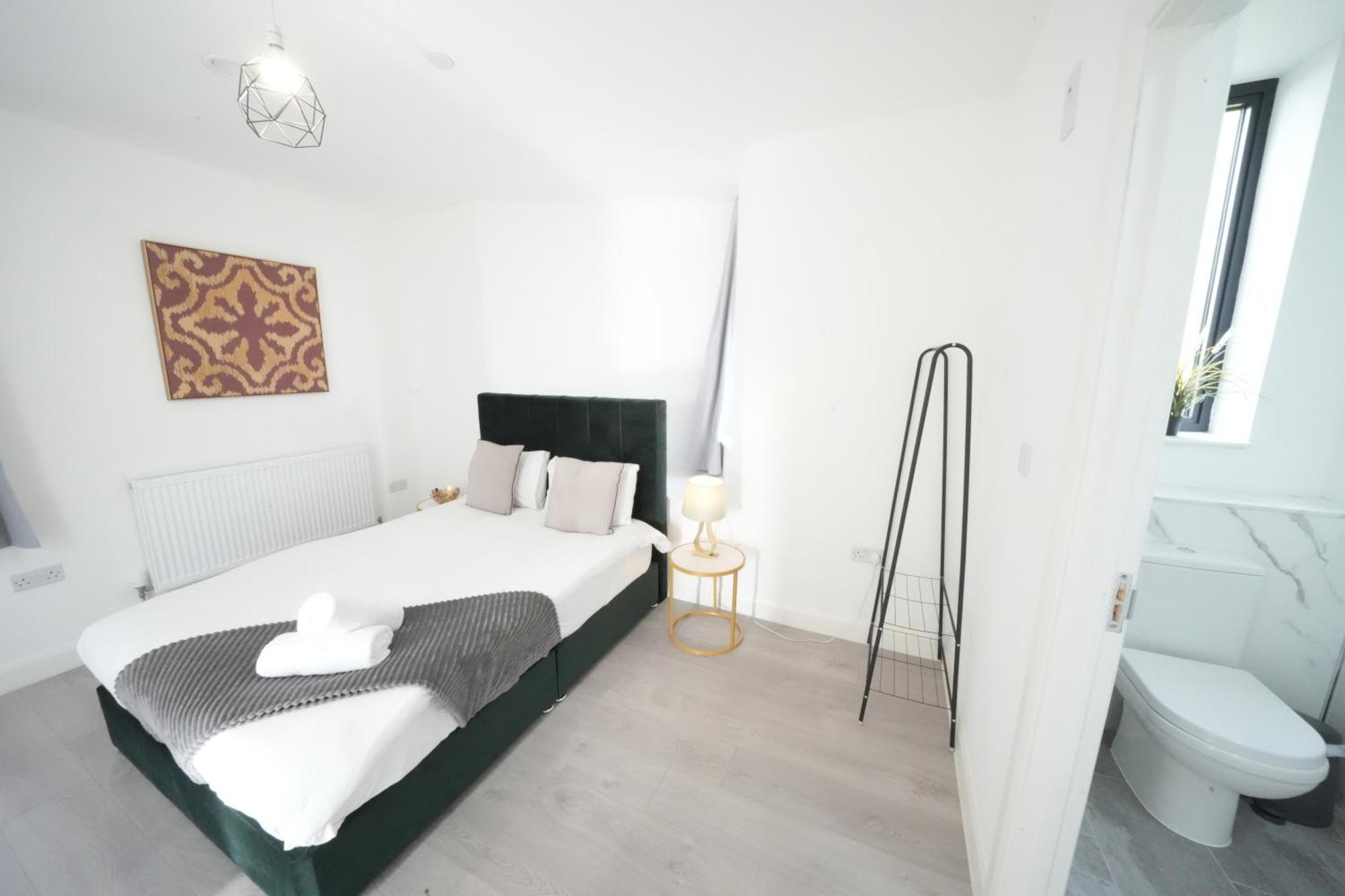 Ealing Broadway Great Stay 7-Minute Walk From The Underground Екстериор снимка