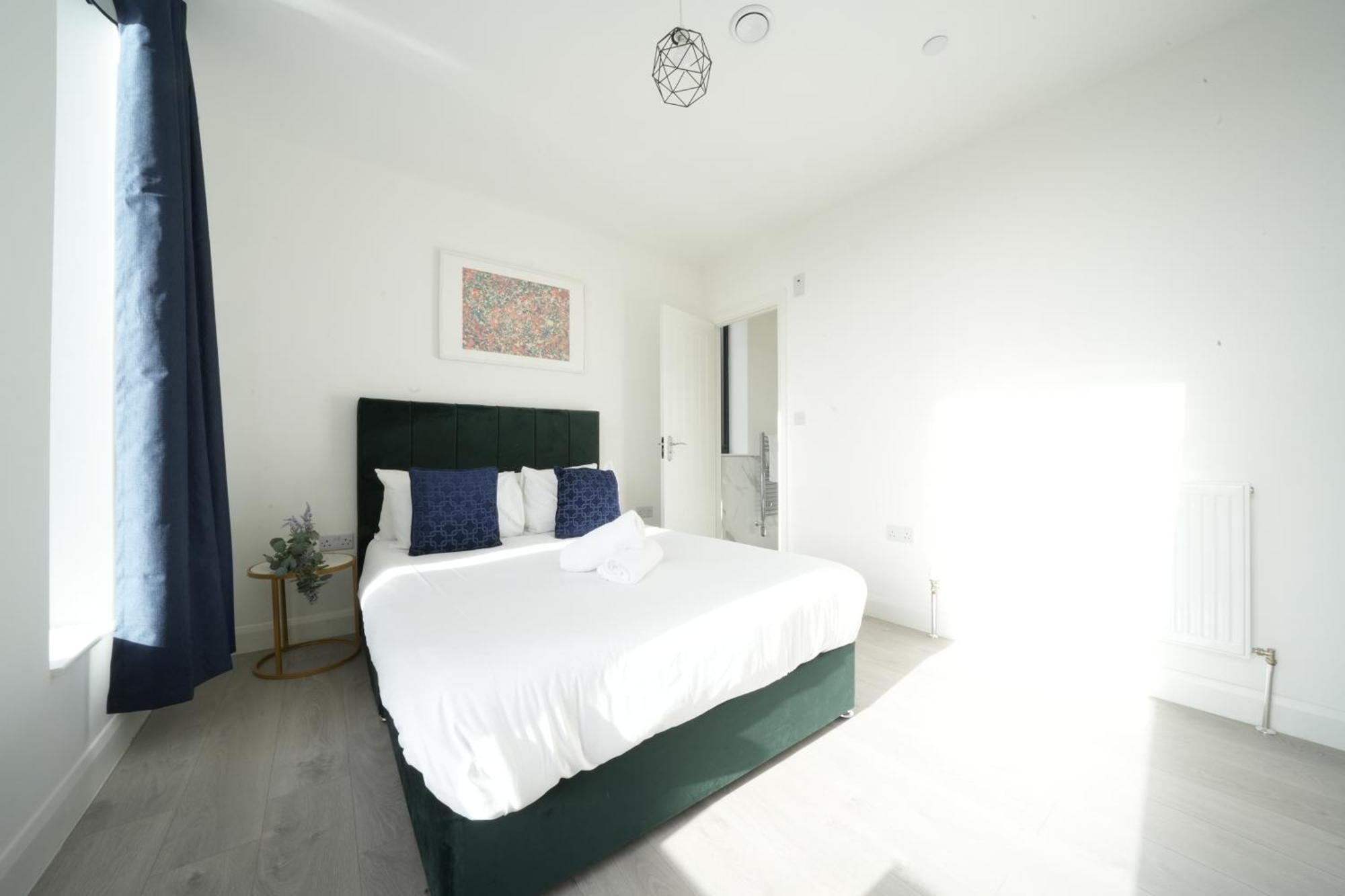 Ealing Broadway Great Stay 7-Minute Walk From The Underground Екстериор снимка