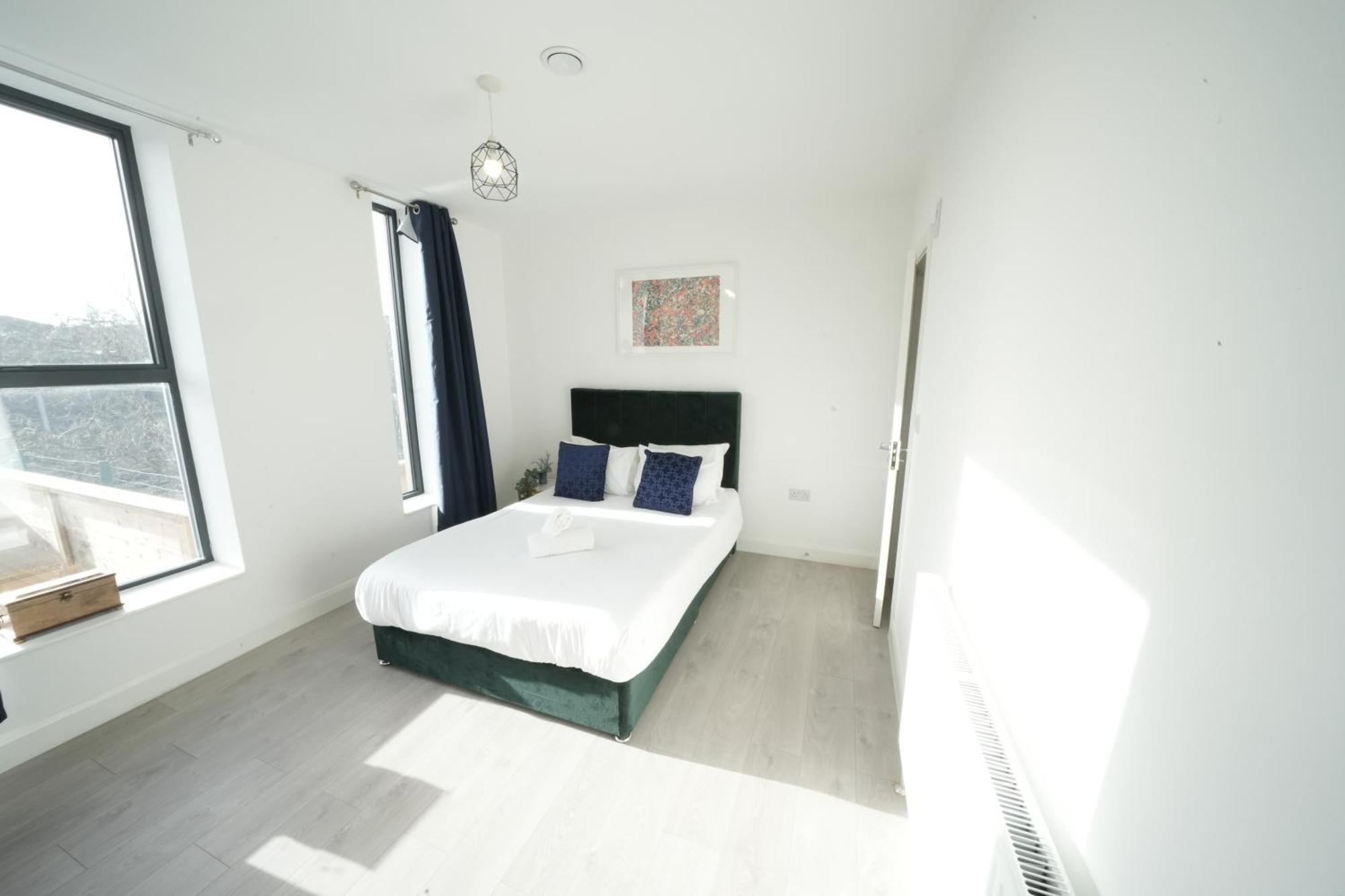 Ealing Broadway Great Stay 7-Minute Walk From The Underground Екстериор снимка