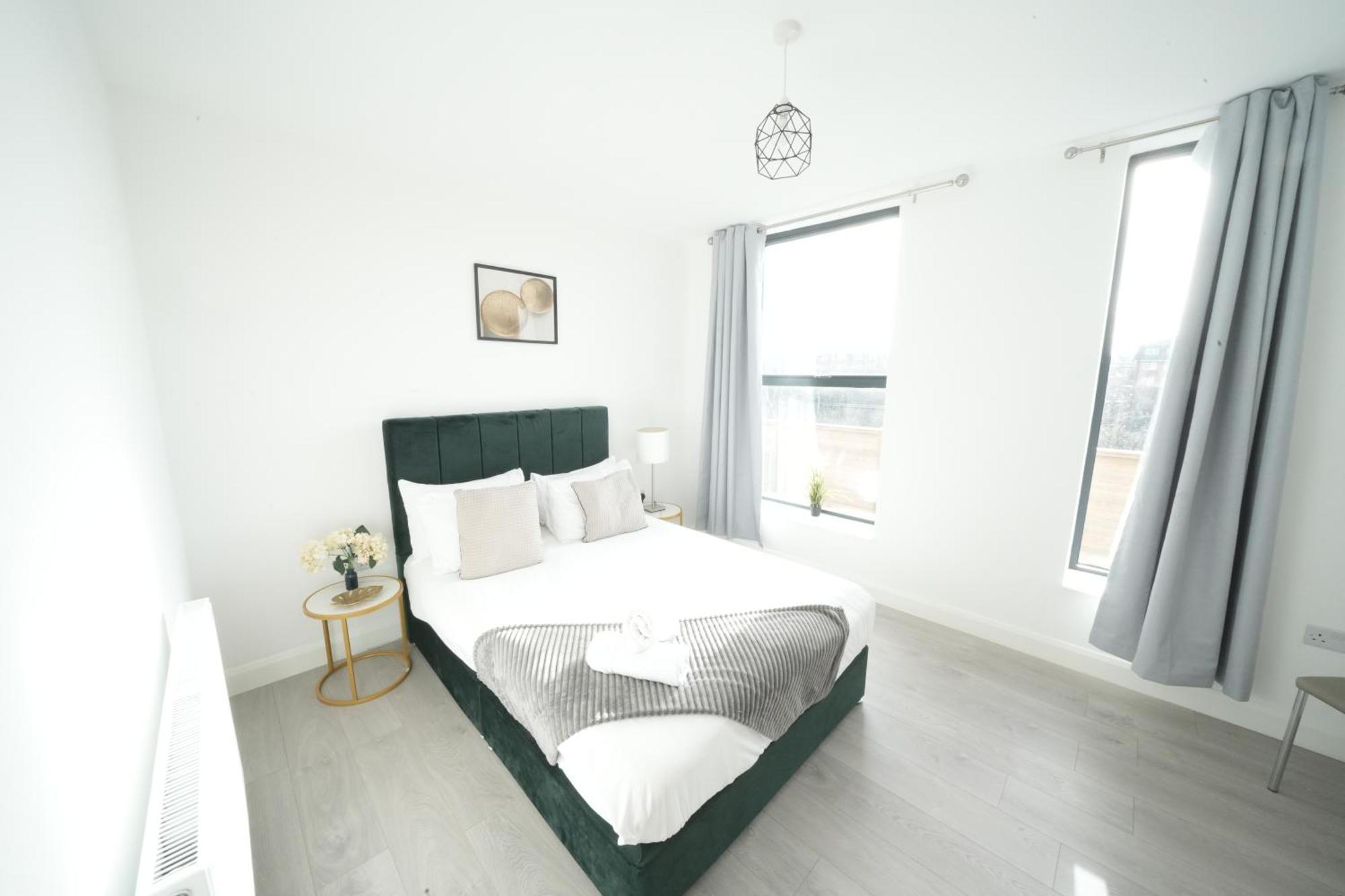 Ealing Broadway Great Stay 7-Minute Walk From The Underground Екстериор снимка