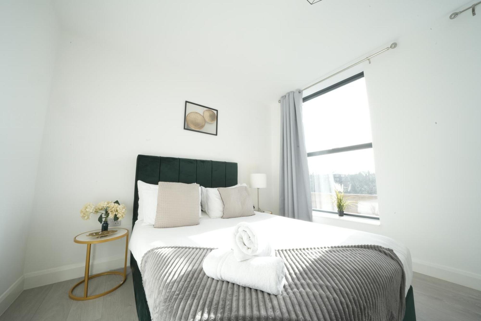 Ealing Broadway Great Stay 7-Minute Walk From The Underground Екстериор снимка
