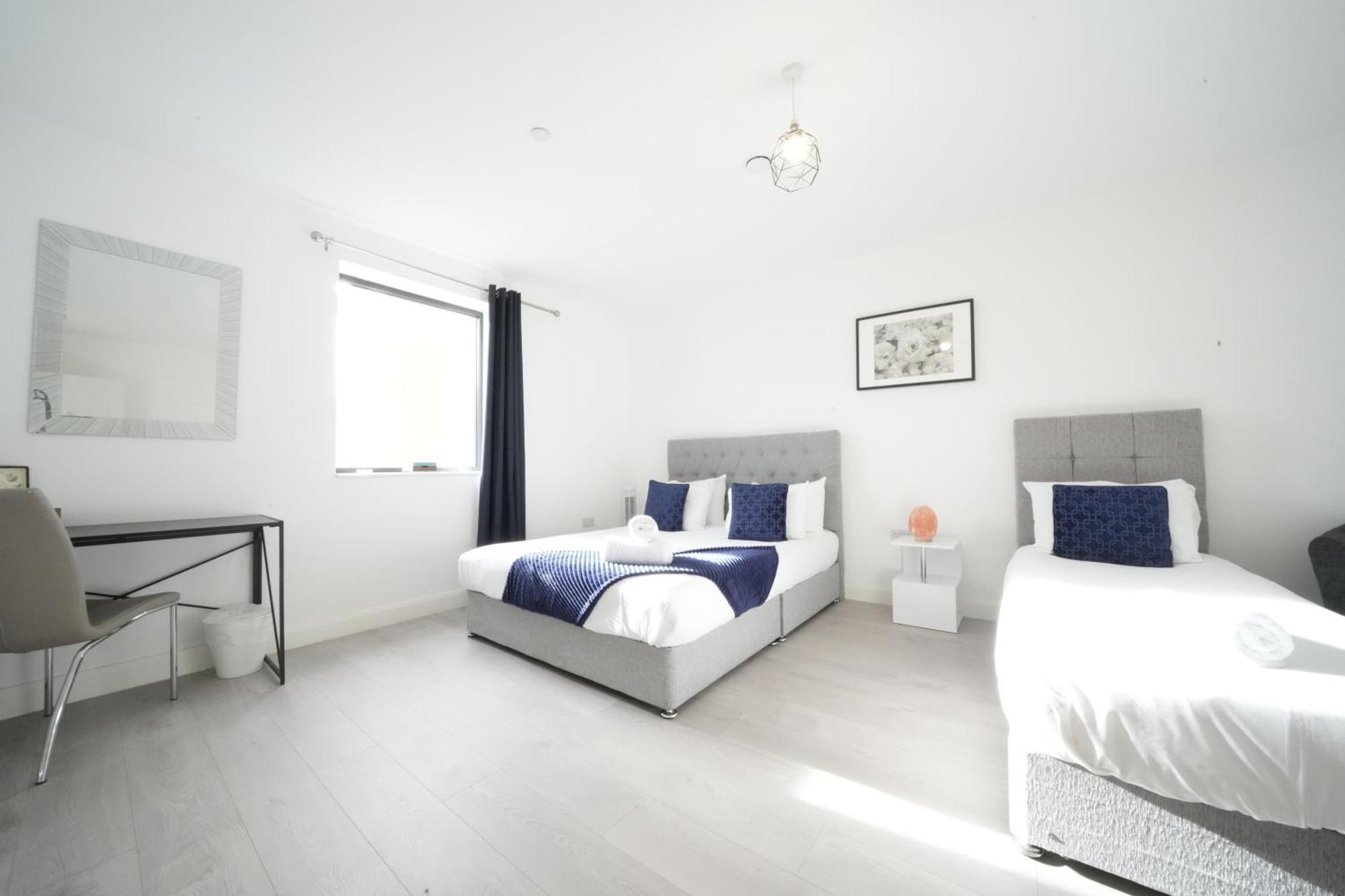 Ealing Broadway Great Stay 7-Minute Walk From The Underground Екстериор снимка