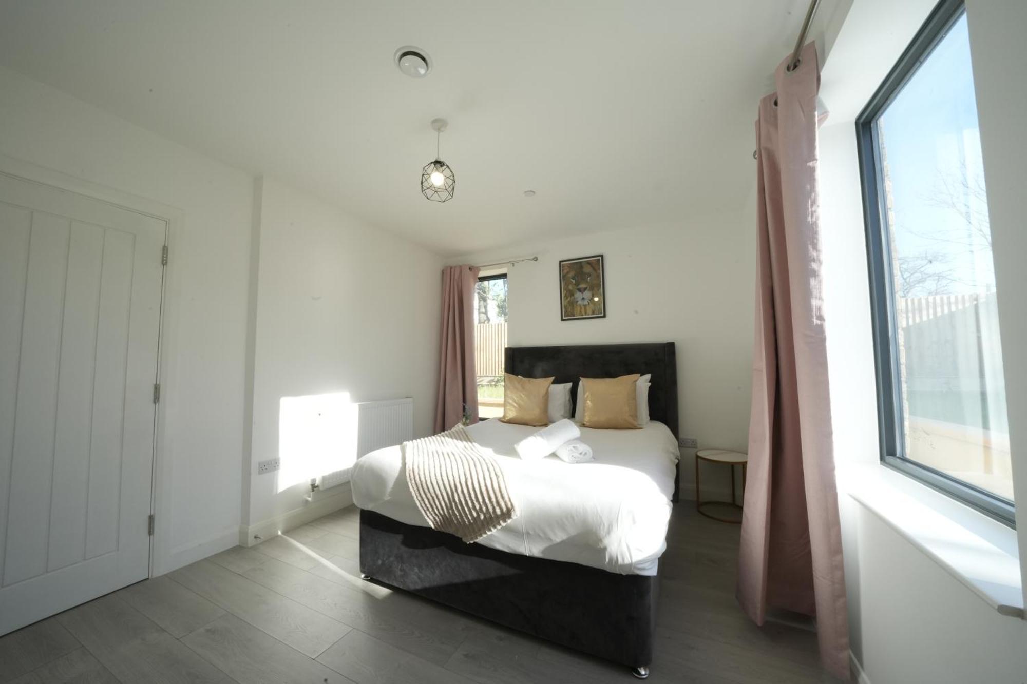 Ealing Broadway Great Stay 7-Minute Walk From The Underground Екстериор снимка