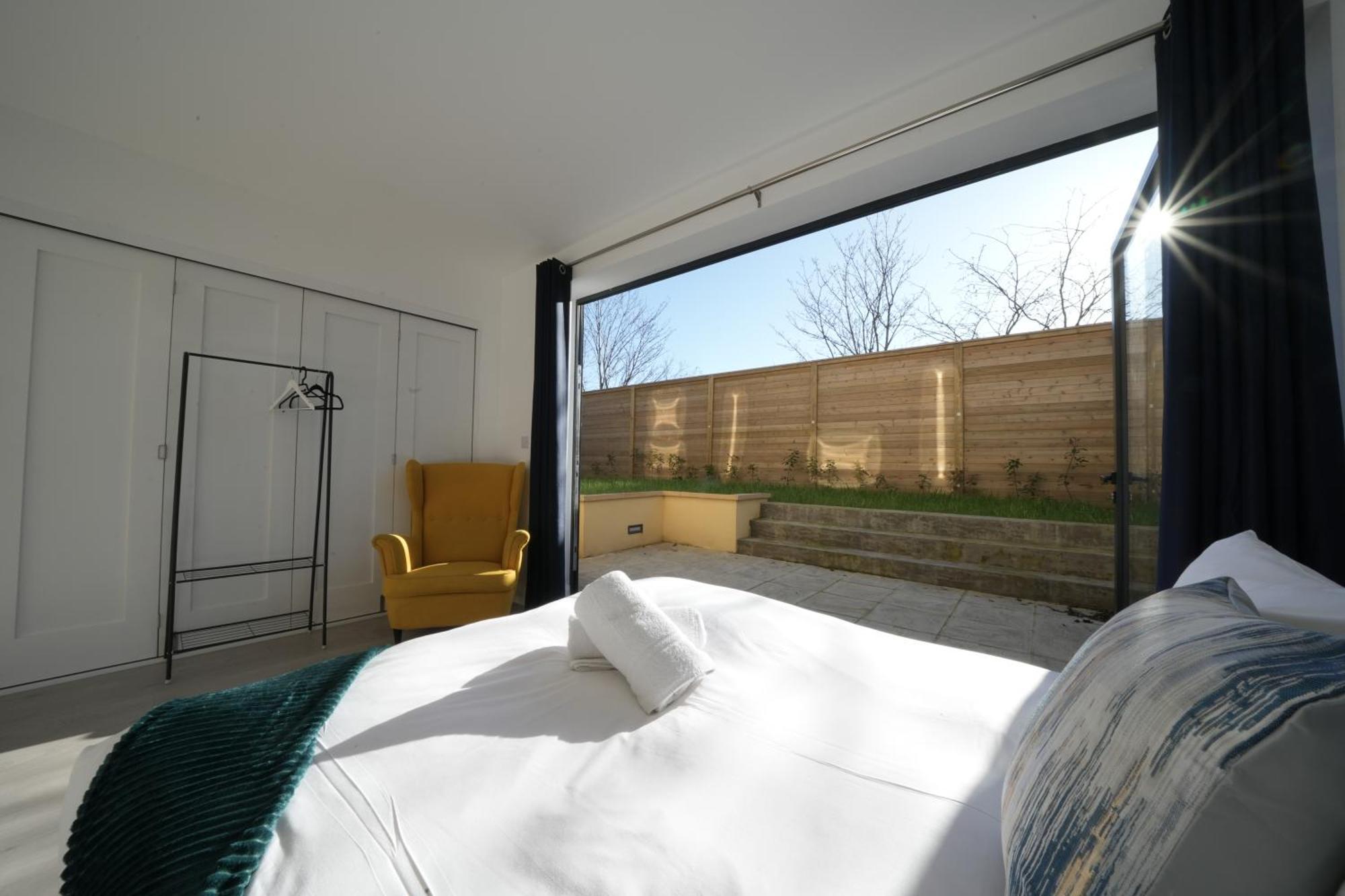 Ealing Broadway Great Stay 7-Minute Walk From The Underground Екстериор снимка