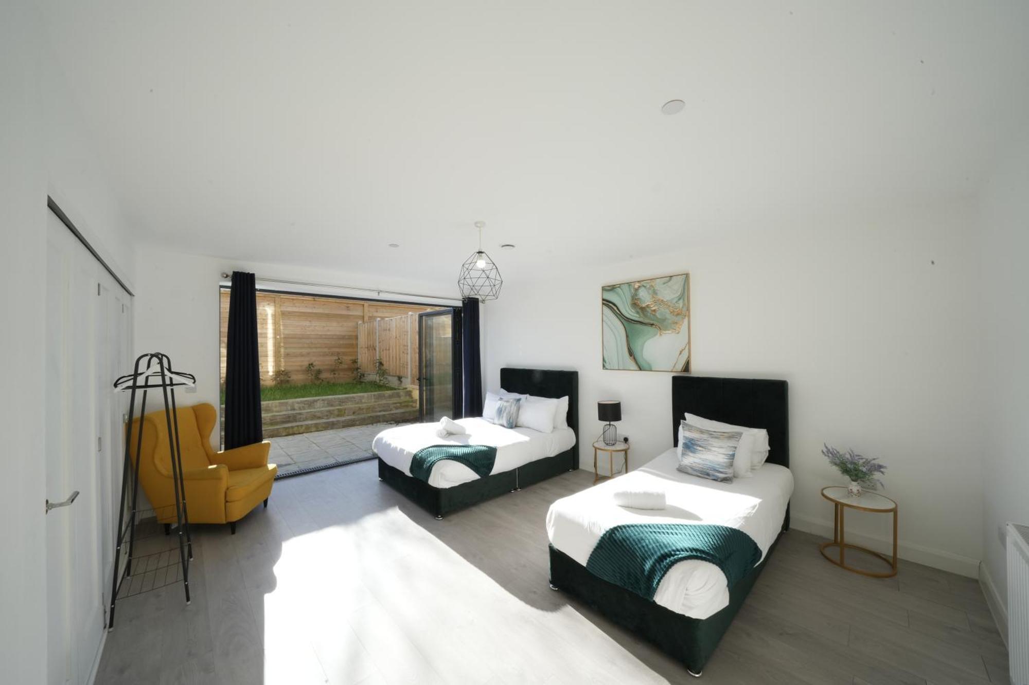 Ealing Broadway Great Stay 7-Minute Walk From The Underground Екстериор снимка