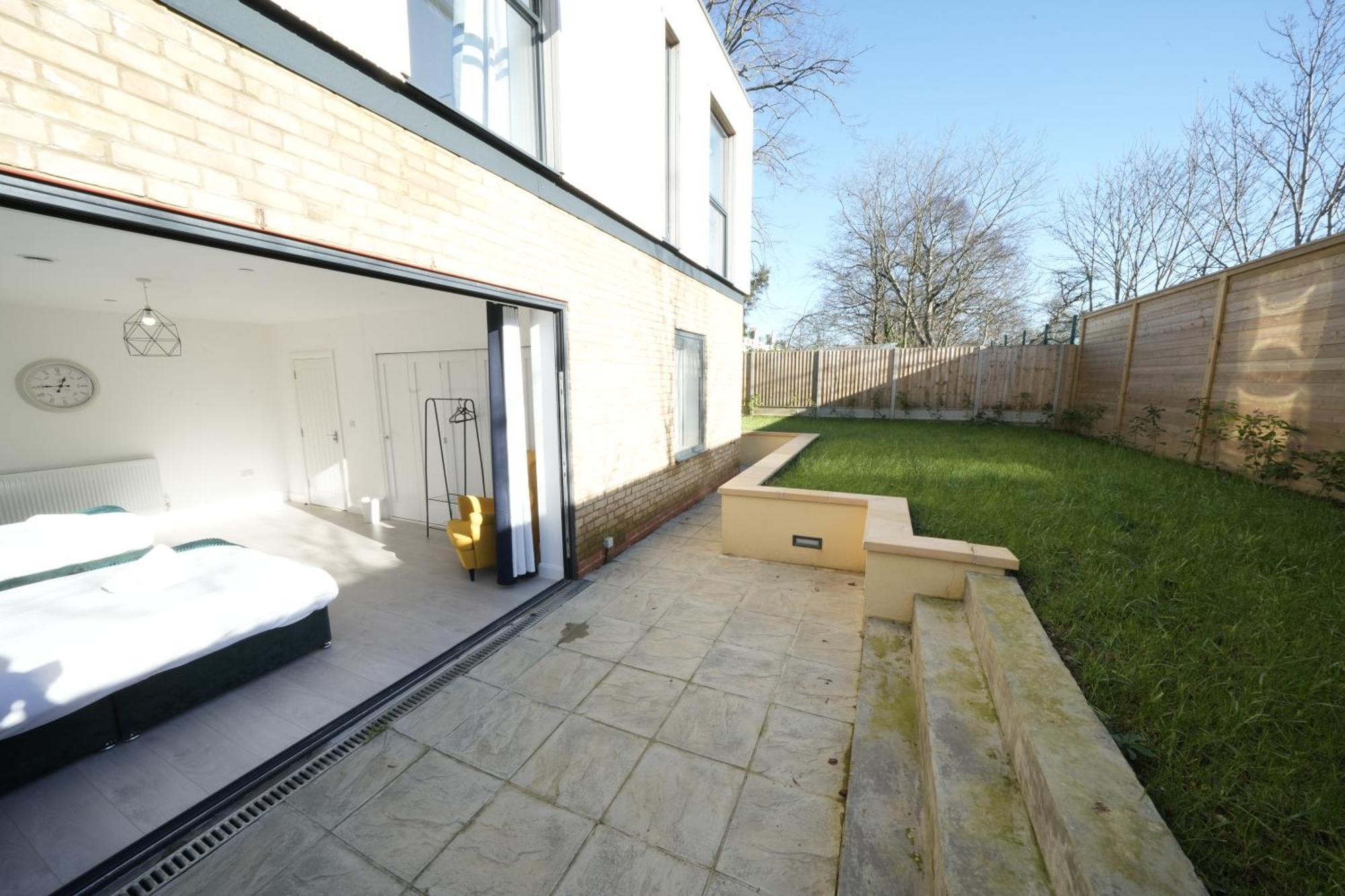 Ealing Broadway Great Stay 7-Minute Walk From The Underground Екстериор снимка