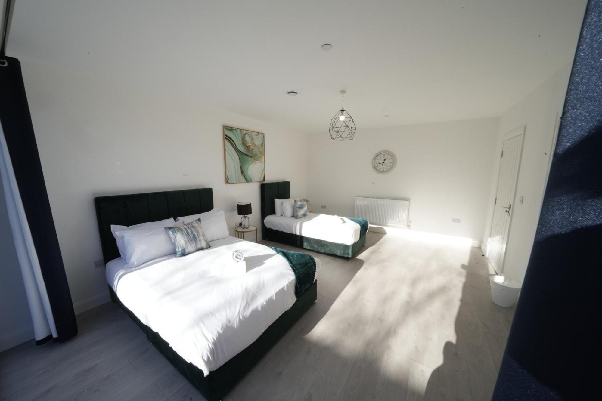 Ealing Broadway Great Stay 7-Minute Walk From The Underground Екстериор снимка