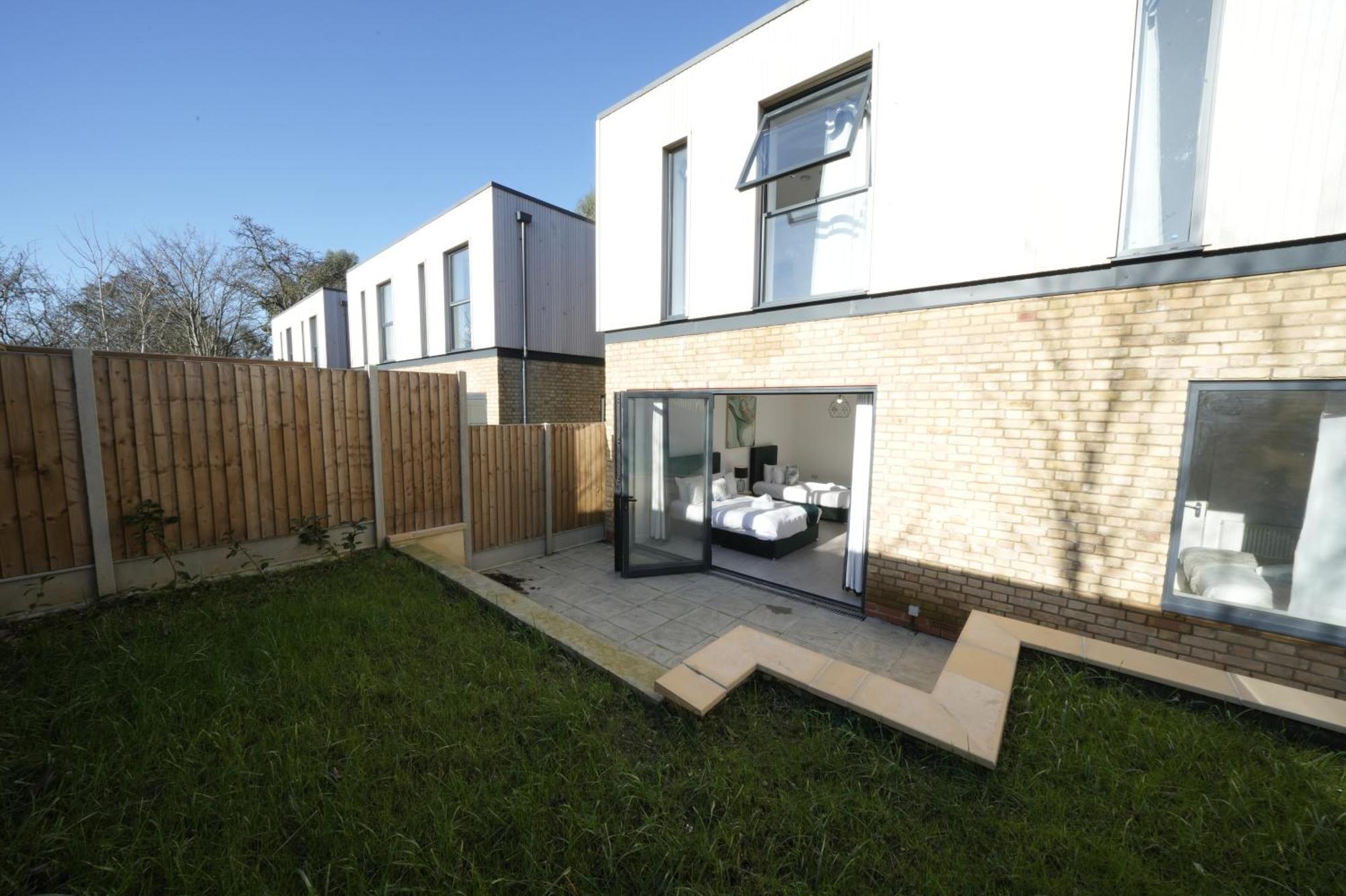 Ealing Broadway Great Stay 7-Minute Walk From The Underground Екстериор снимка