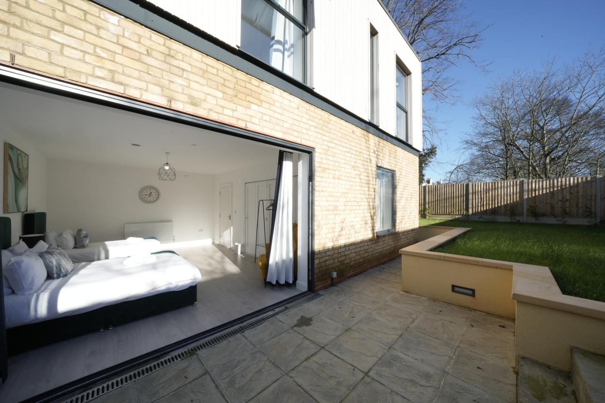 Ealing Broadway Great Stay 7-Minute Walk From The Underground Екстериор снимка