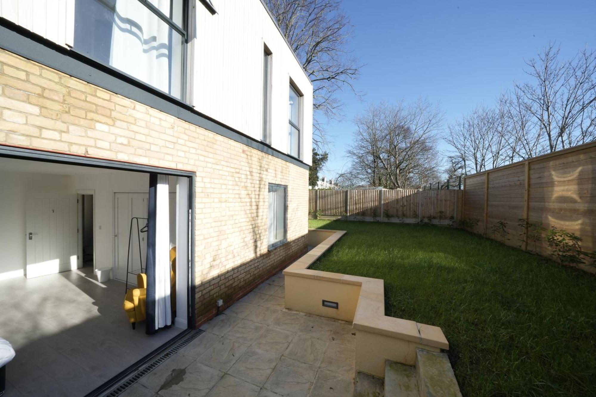 Ealing Broadway Great Stay 7-Minute Walk From The Underground Екстериор снимка