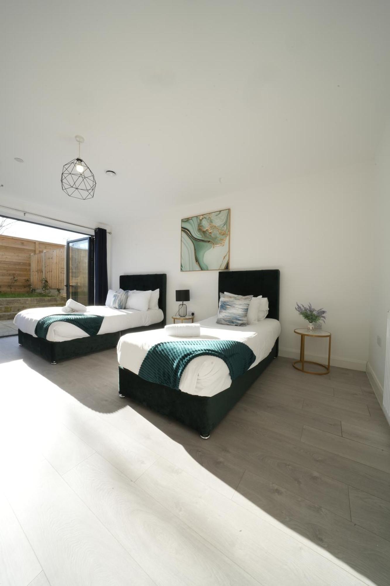 Ealing Broadway Great Stay 7-Minute Walk From The Underground Екстериор снимка