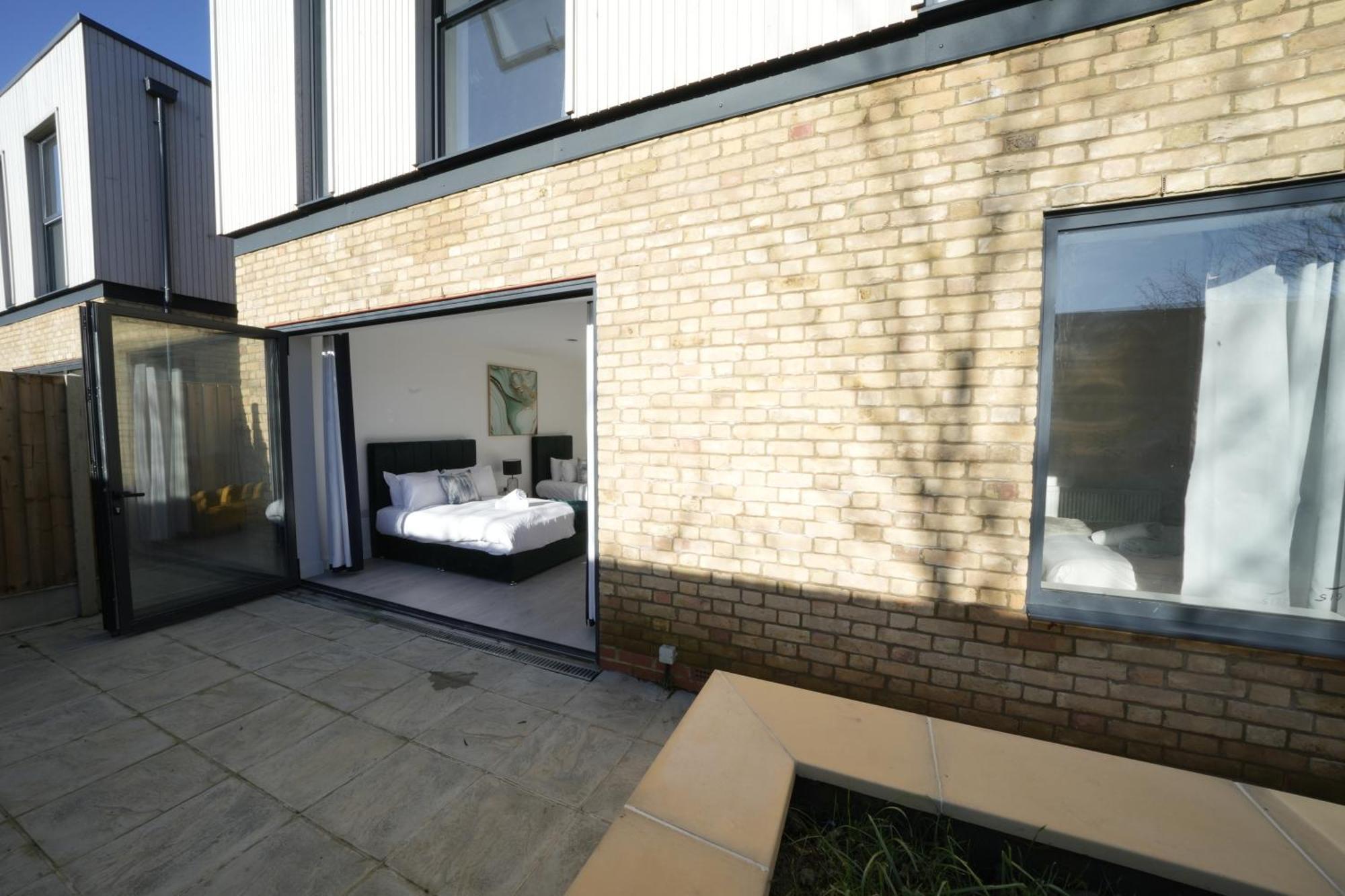 Ealing Broadway Great Stay 7-Minute Walk From The Underground Екстериор снимка