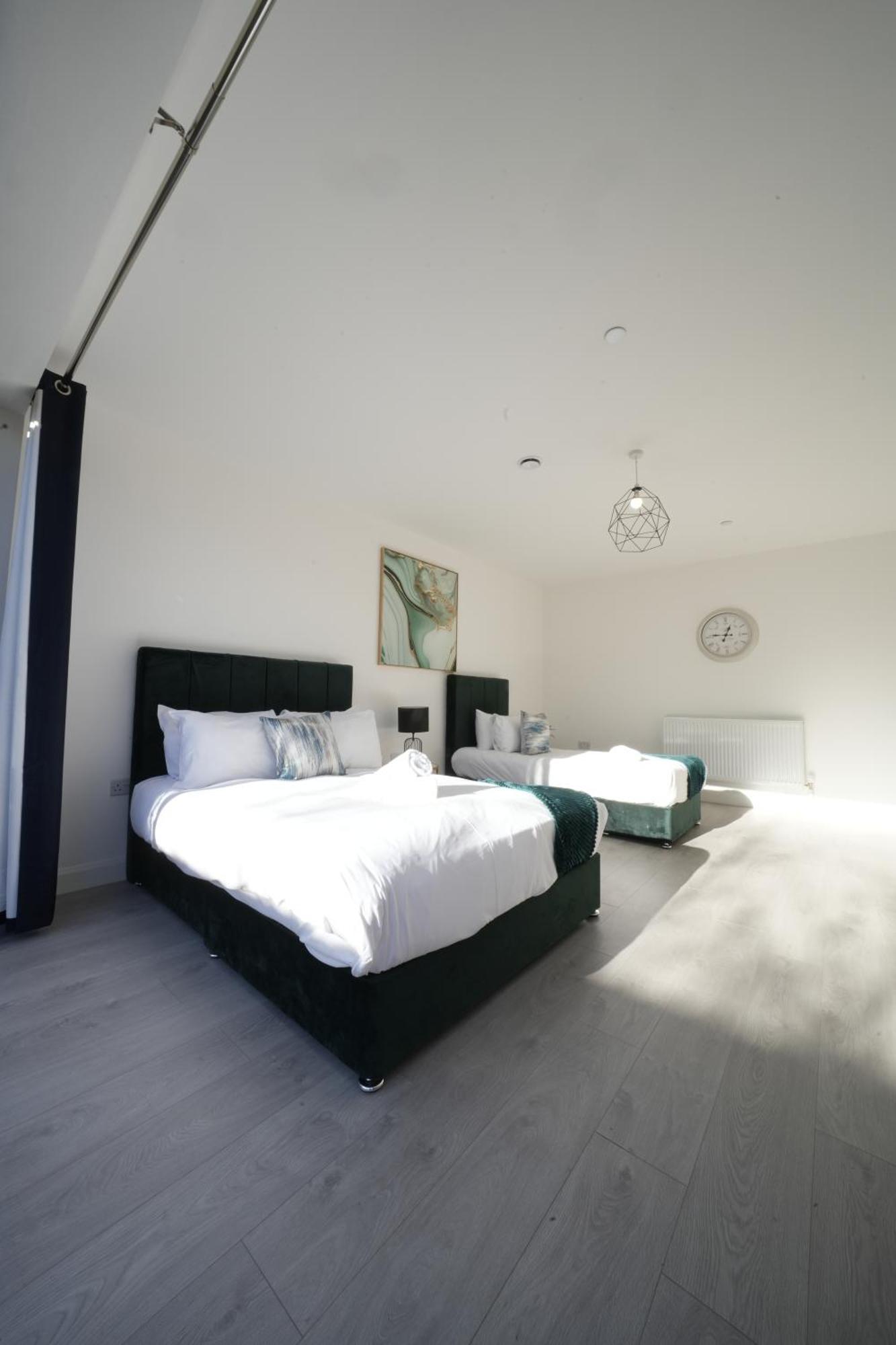 Ealing Broadway Great Stay 7-Minute Walk From The Underground Екстериор снимка