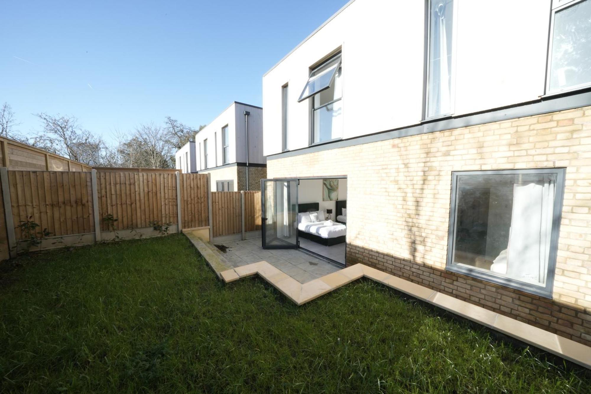 Ealing Broadway Great Stay 7-Minute Walk From The Underground Екстериор снимка