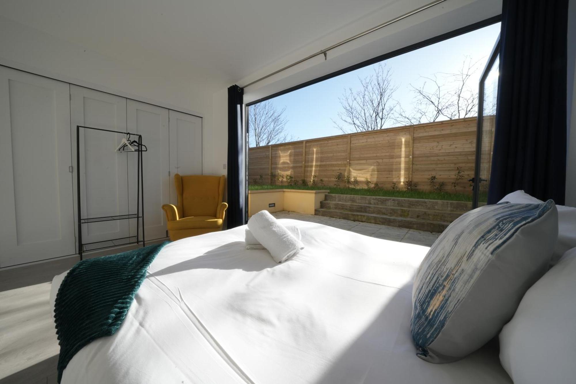 Ealing Broadway Great Stay 7-Minute Walk From The Underground Екстериор снимка