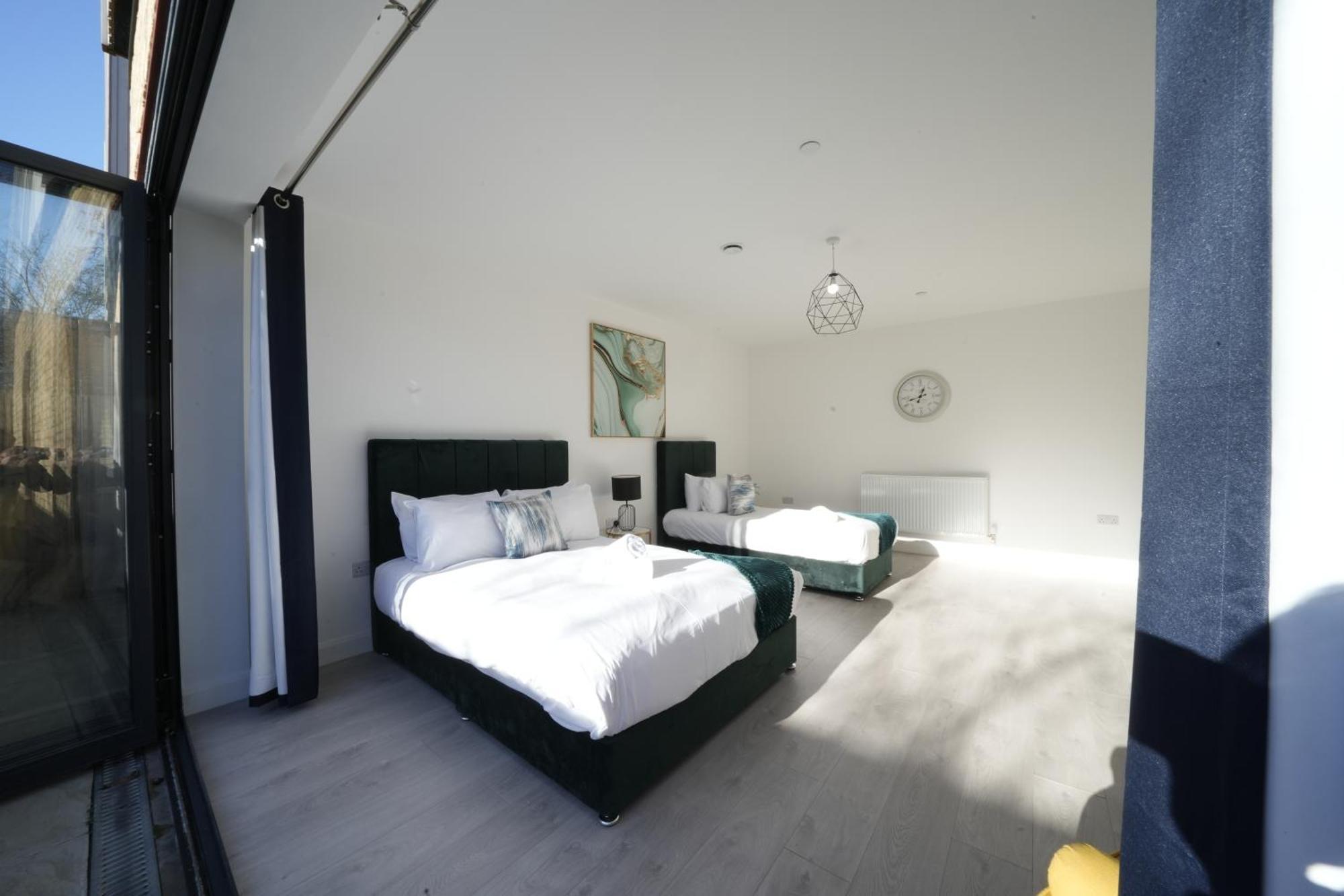 Ealing Broadway Great Stay 7-Minute Walk From The Underground Екстериор снимка