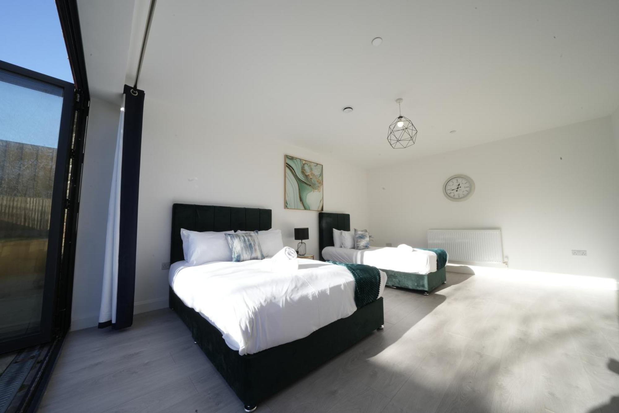 Ealing Broadway Great Stay 7-Minute Walk From The Underground Екстериор снимка