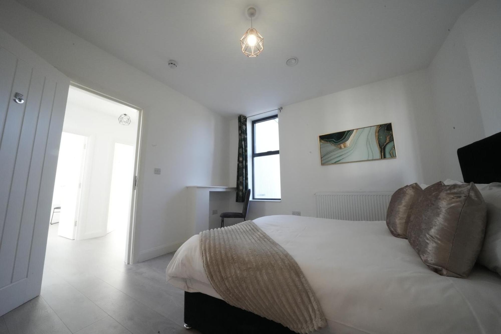 Ealing Broadway Great Stay 7-Minute Walk From The Underground Екстериор снимка
