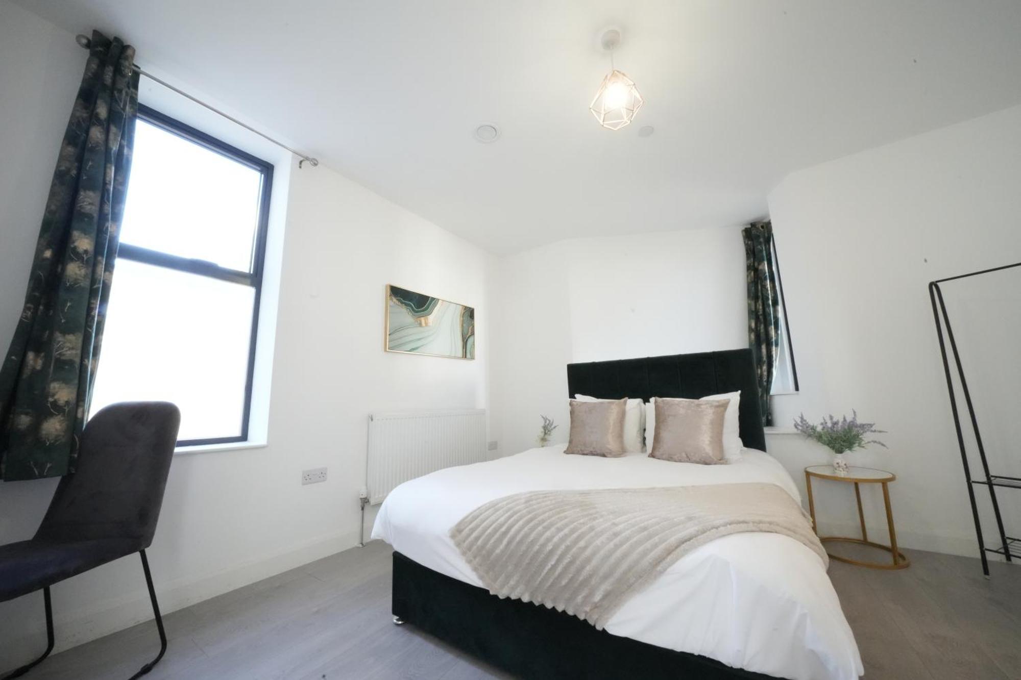 Ealing Broadway Great Stay 7-Minute Walk From The Underground Екстериор снимка