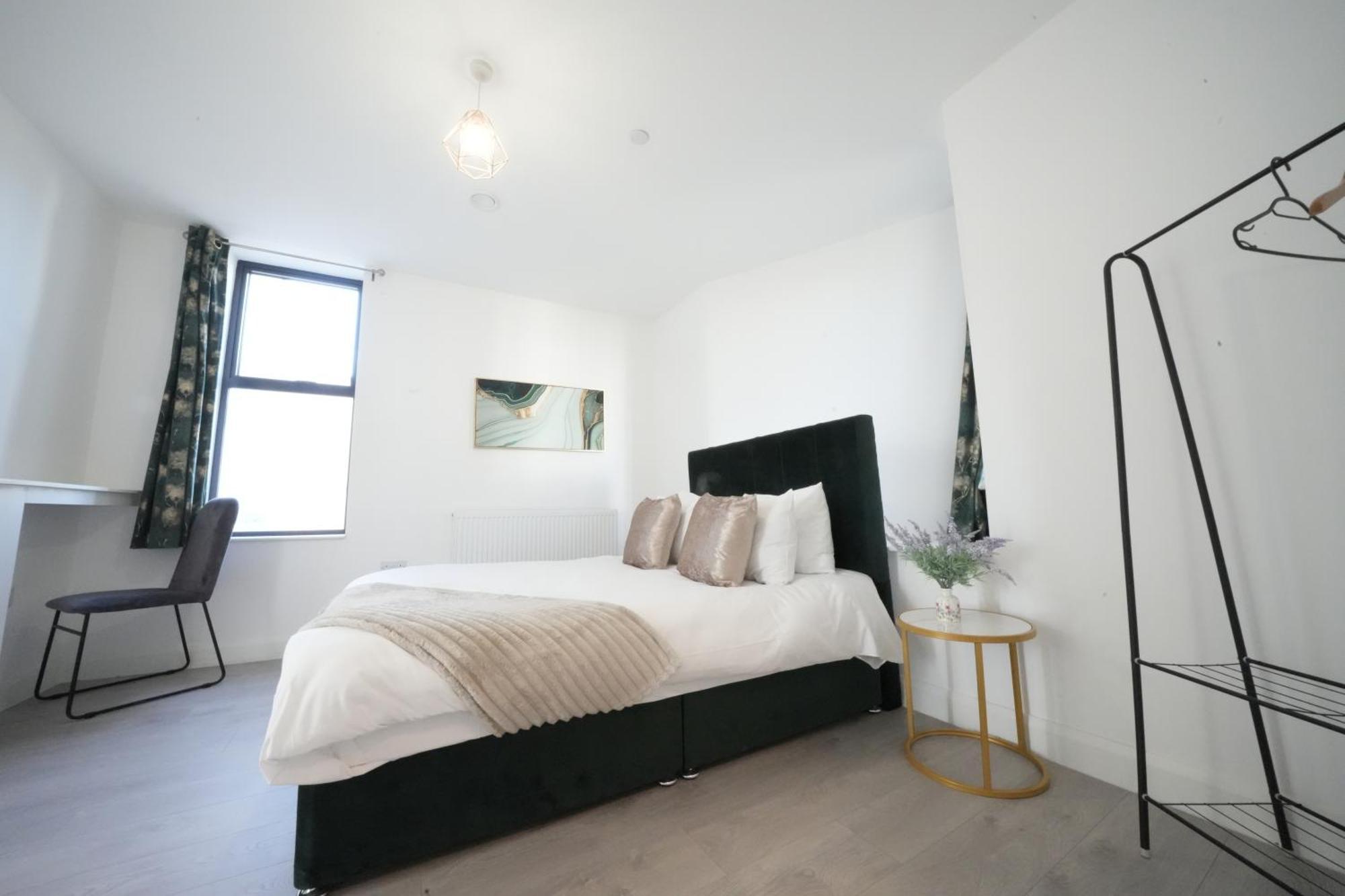 Ealing Broadway Great Stay 7-Minute Walk From The Underground Екстериор снимка