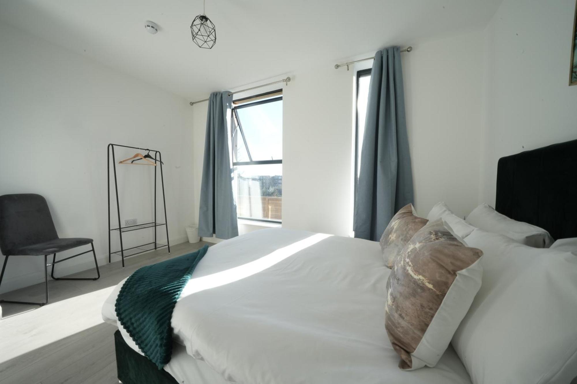 Ealing Broadway Great Stay 7-Minute Walk From The Underground Екстериор снимка