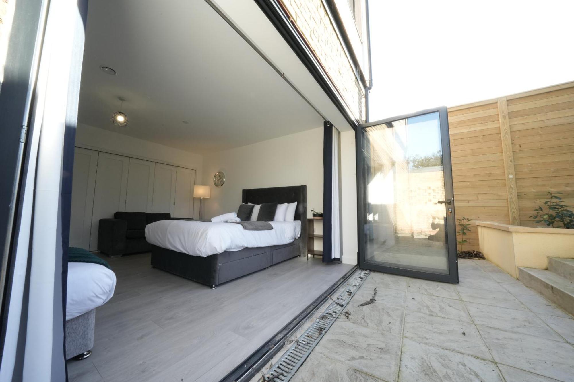 Ealing Broadway Great Stay 7-Minute Walk From The Underground Екстериор снимка