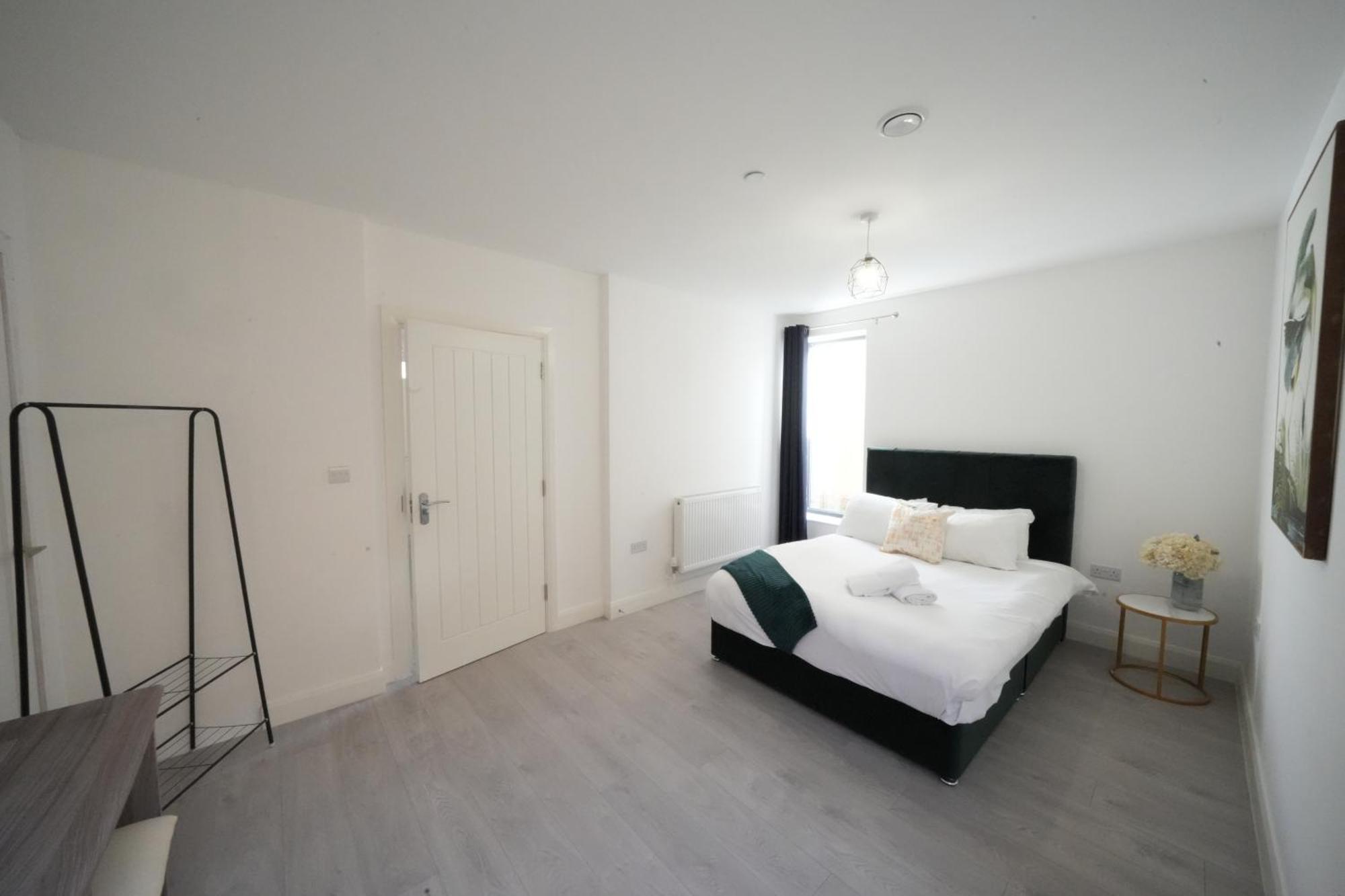 Ealing Broadway Great Stay 7-Minute Walk From The Underground Екстериор снимка