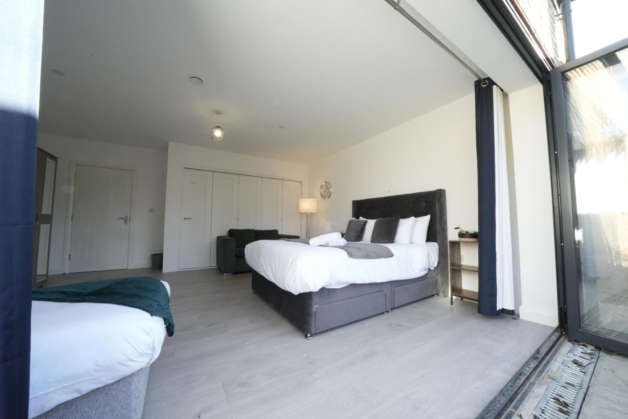Ealing Broadway Great Stay 7-Minute Walk From The Underground Екстериор снимка