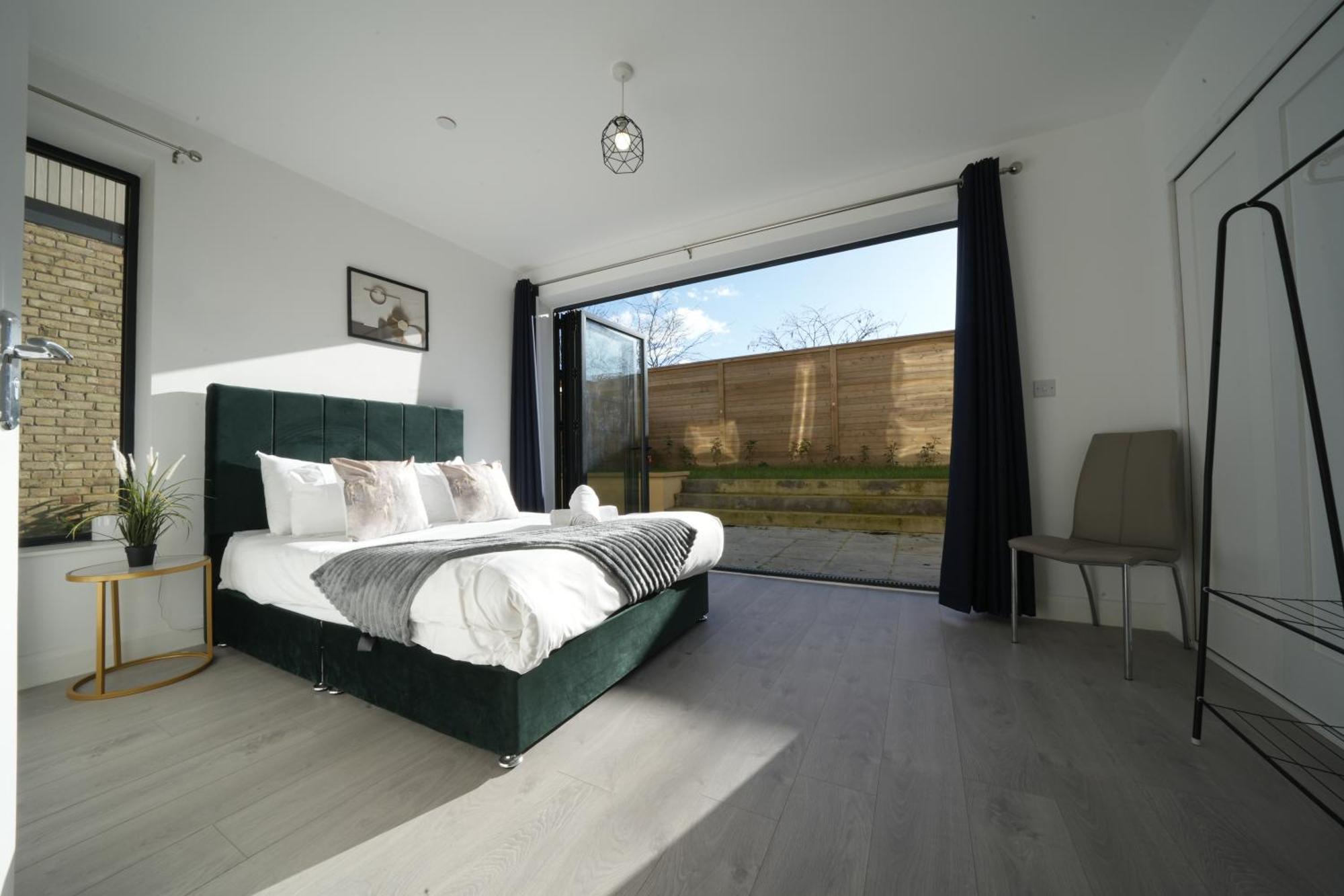 Ealing Broadway Great Stay 7-Minute Walk From The Underground Екстериор снимка