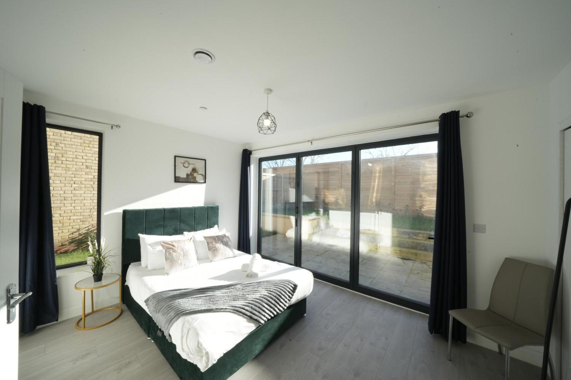 Ealing Broadway Great Stay 7-Minute Walk From The Underground Екстериор снимка